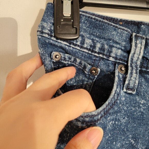 Levi's Blue Distressed White Speckled Denim Jean Short Shorts Size 24 - Picture 3 of 14